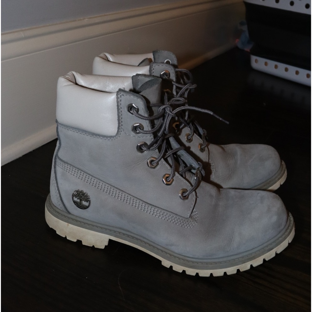GREY TIMBERLANDS SIZE 8.5 WOMENS